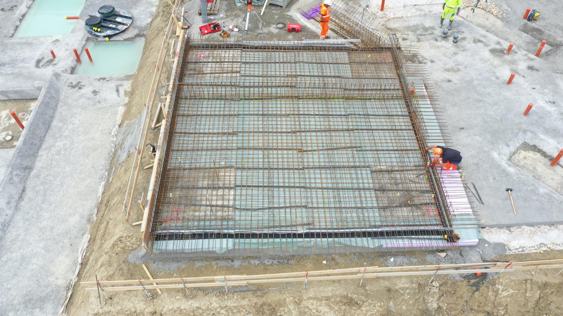 Ferraillage du socle de la grue (Photo G. Tirvaudey)