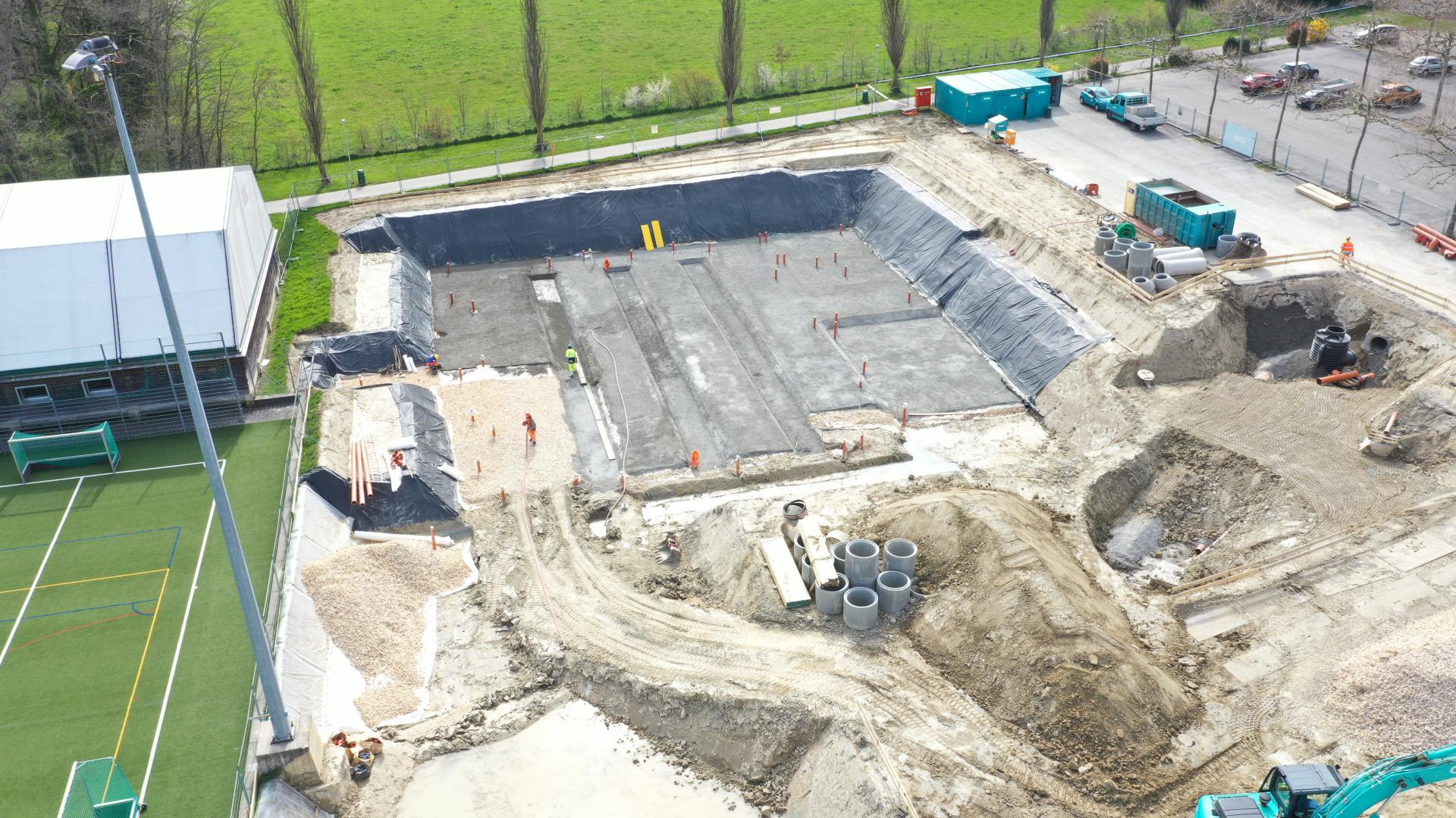 Vue aérienne Terrassement piscine, réalisation des canalisation et béton maigre (Photo S. Grimm)