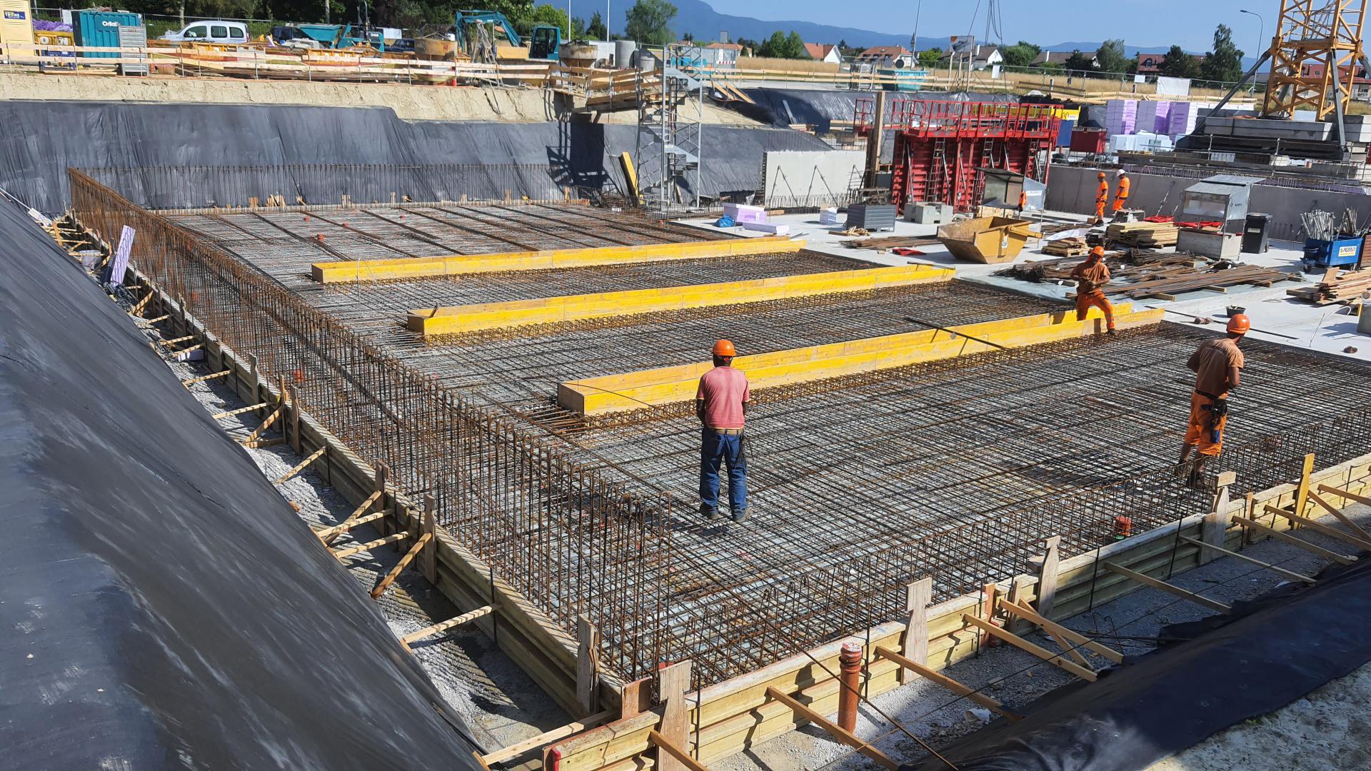 2ème étape de ferraillage du radié du bassin principal (c) Gilles Tirvaudey