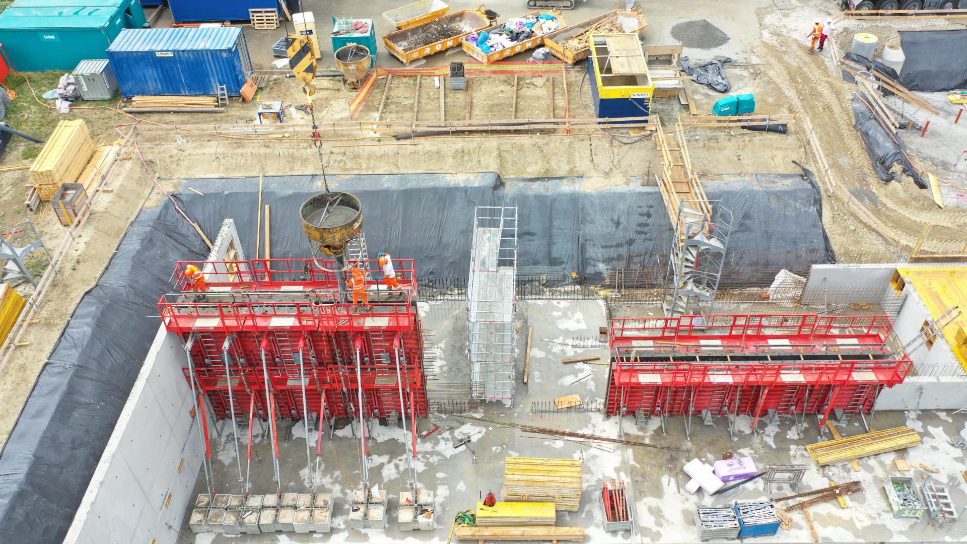 Bétonnage mur de séparation local technique et halle bassin (c) G. Tirvaudey