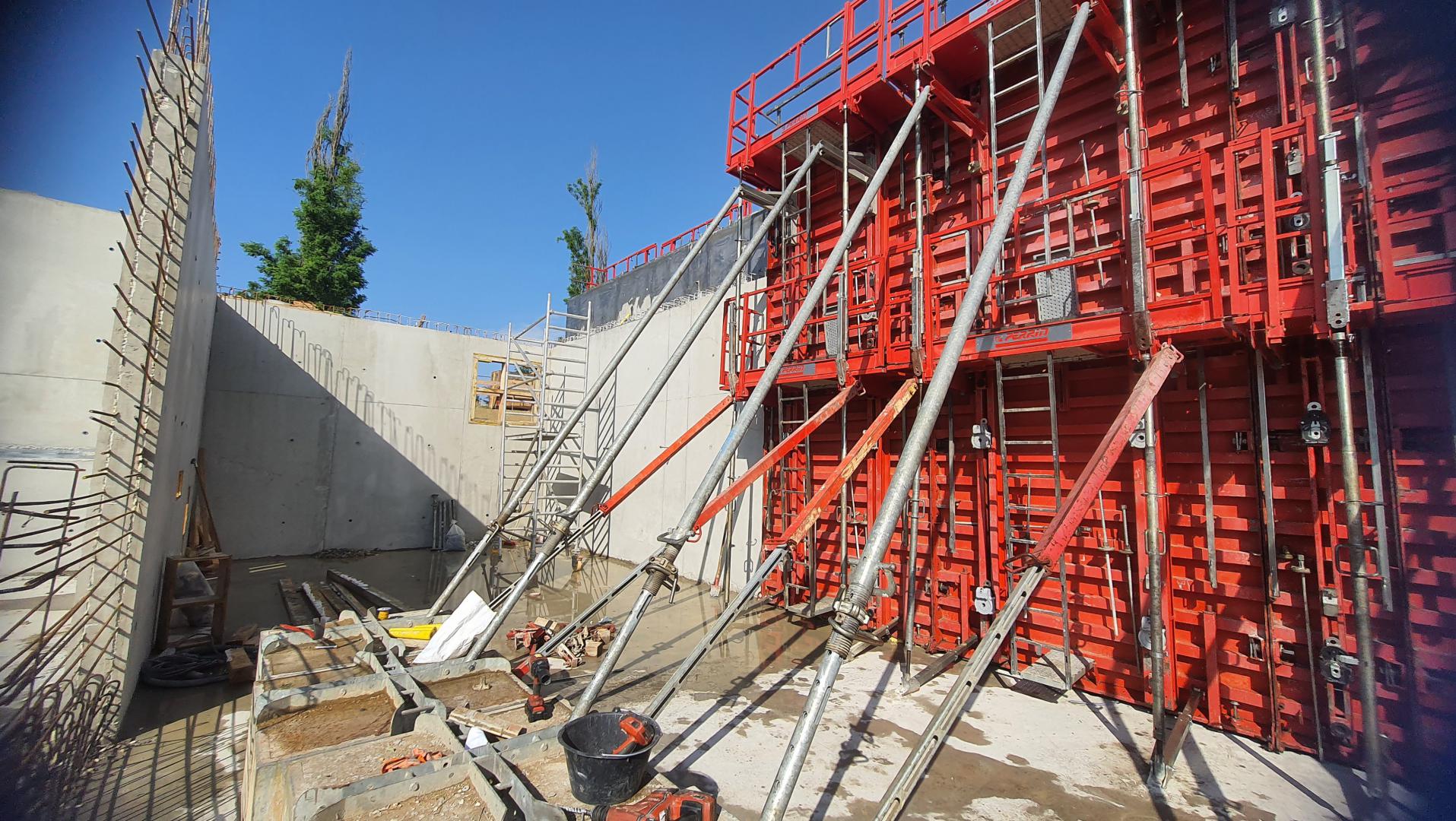 Bétonnage mur extérieur local technique de ventilation (c) G. Tirvaudey
