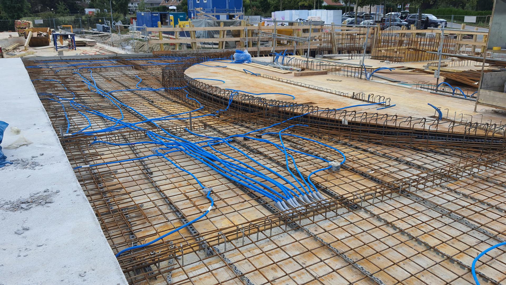Locaux accueil, coffrage et pose incorporés électrique de la dalle sur locaux techniques (G. Tirvaudey)