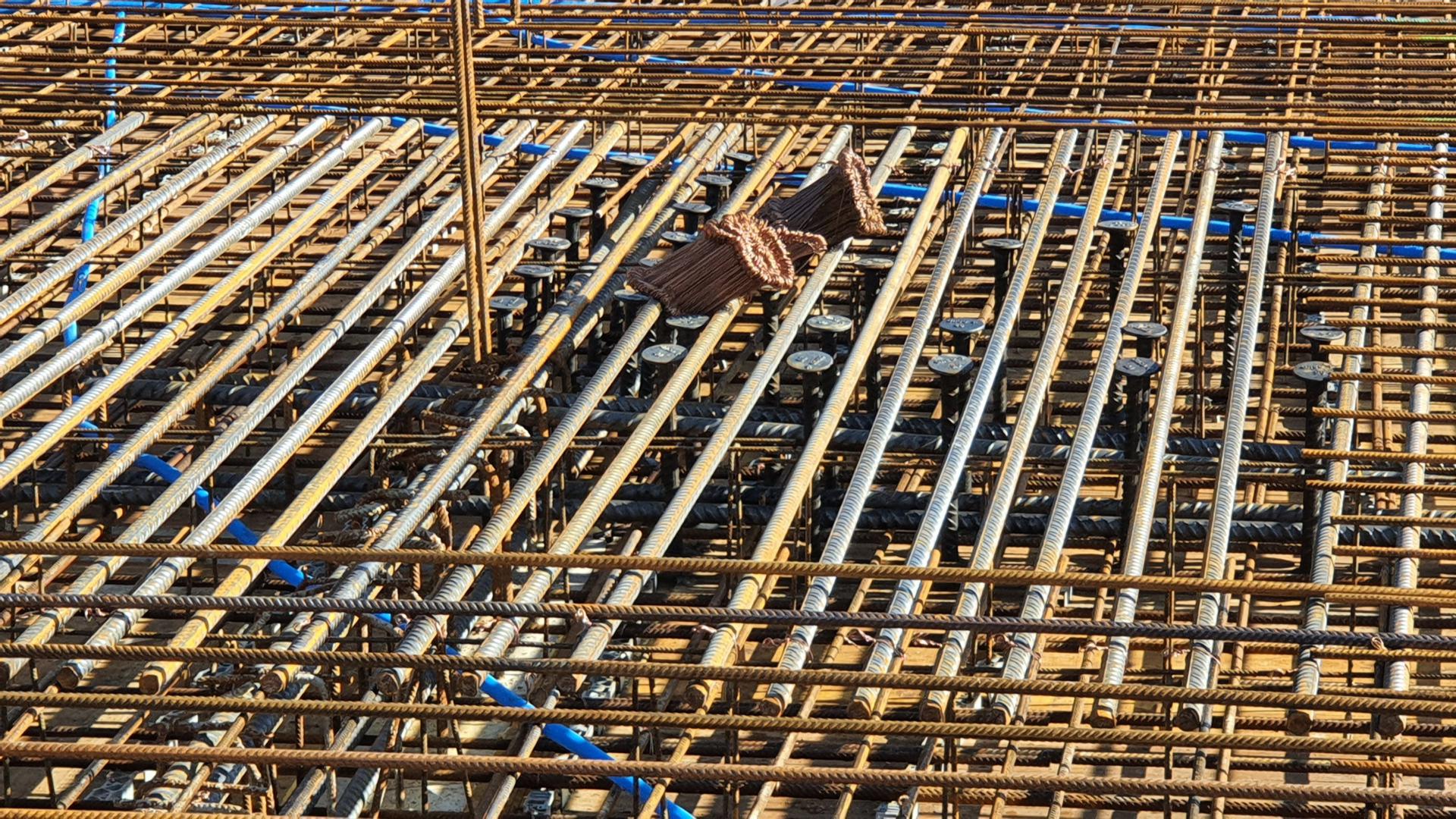 Patinoire, détail ferraillage sur local technique (G. Tirvaudey)